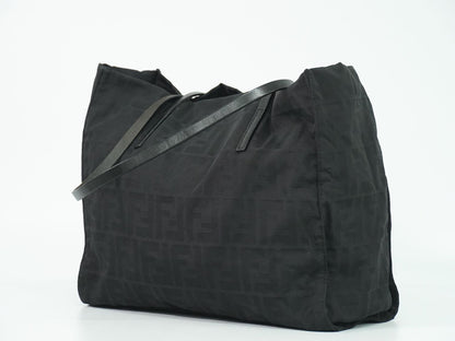 FENDI ズッカ ショルダーバッグ ブラック 15562