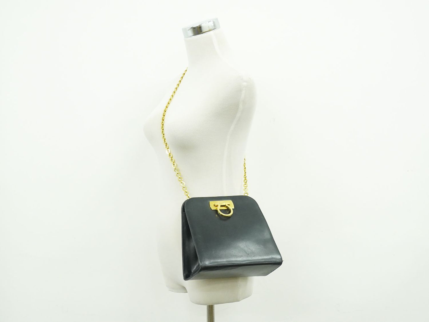 Salvatore Ferragamo ガンチーニ ショルダーバッグ ネイビー