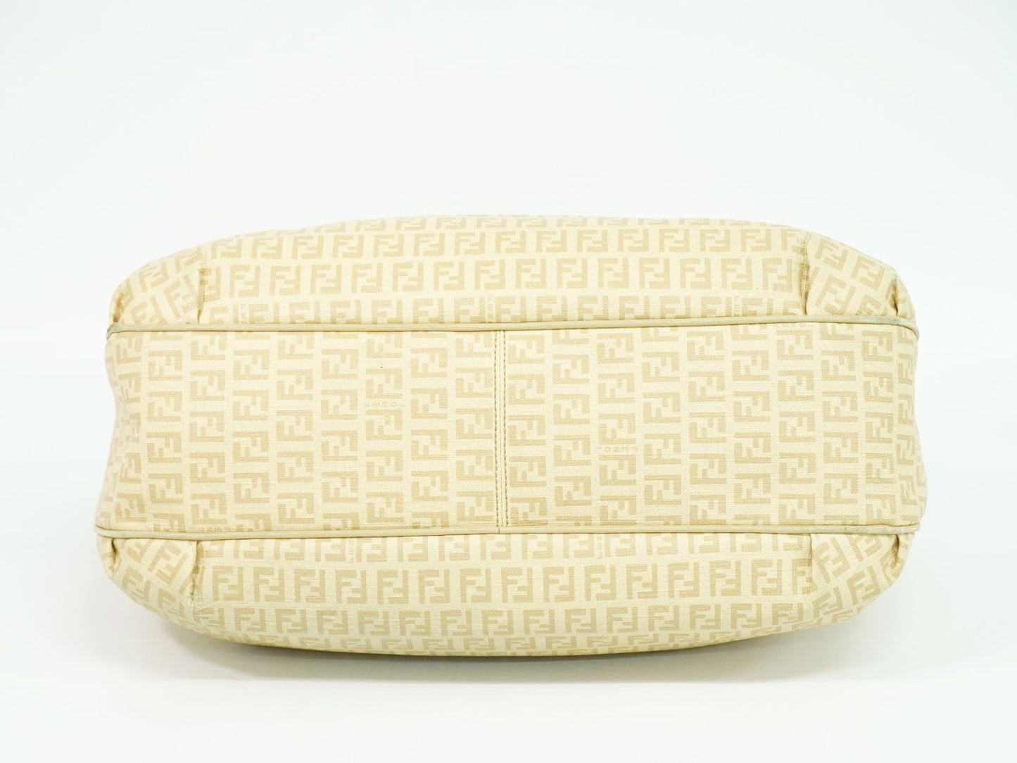 FENDI ズッキーノ ショルダーバッグ ベージュ 8BR661