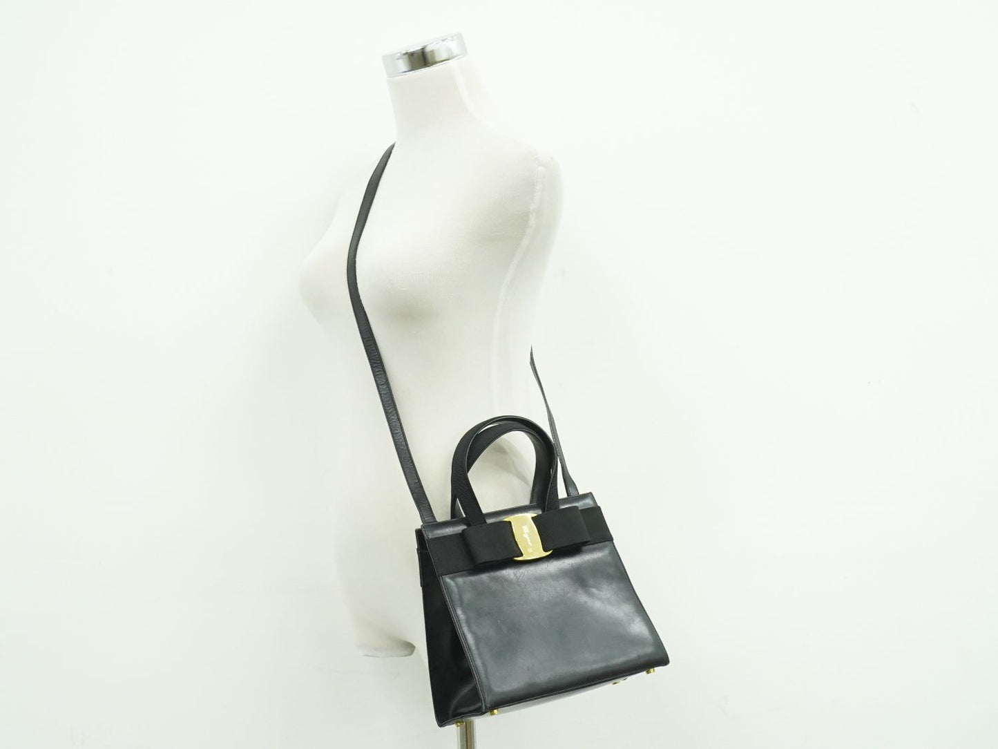 Salvatore Ferragamo ヴァラ リボン 2WAY ショルダーバッグ ブラック