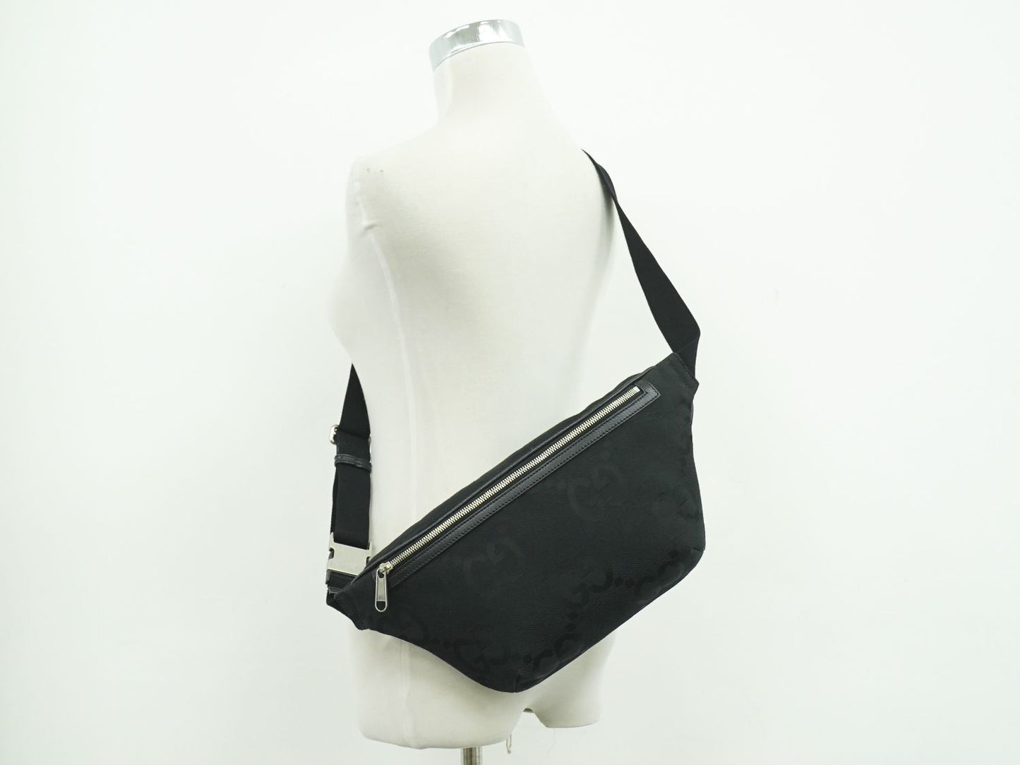 GUCCI ジャンボGG キャンバス ボディバッグ ブラック 696031