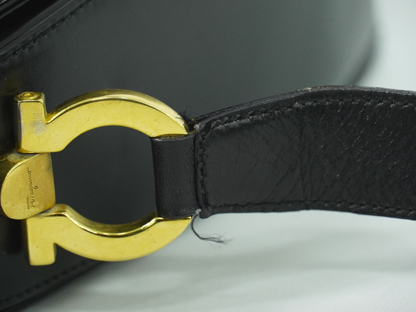 Salvatore Ferragamo ガンチーニ ショルダーバッグ ブラック