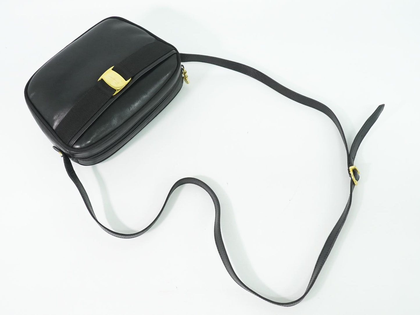 Salvatore Ferragamo ヴァラ ショルダーバッグ ブラック