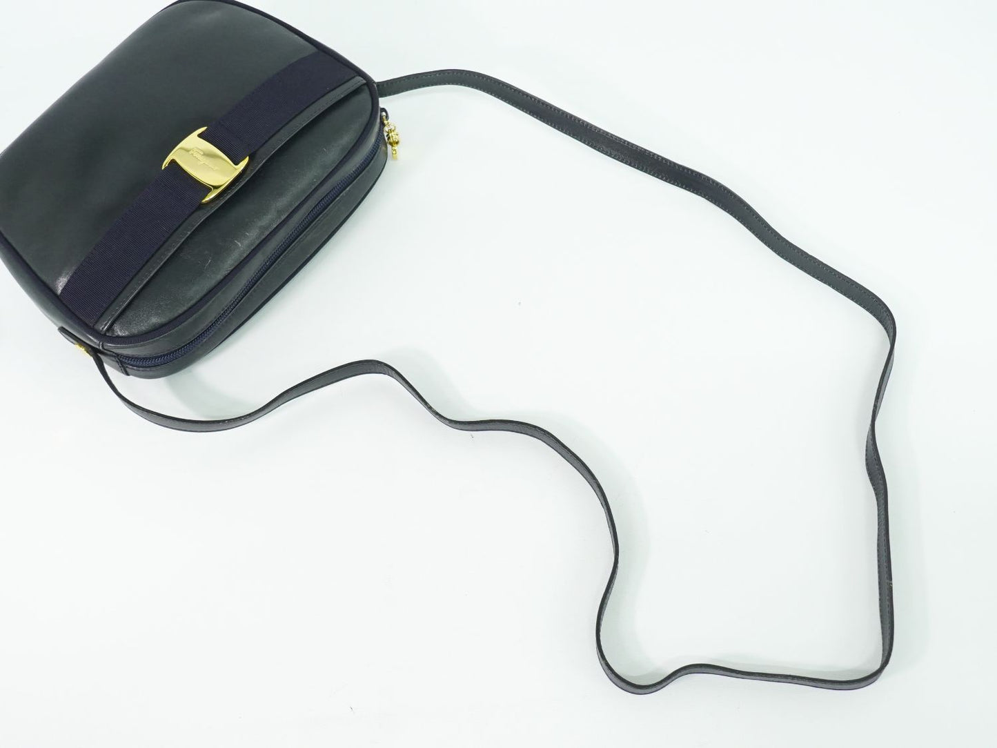 Salvatore Ferragamo ヴァラ ショルダーバッグ ネイビー