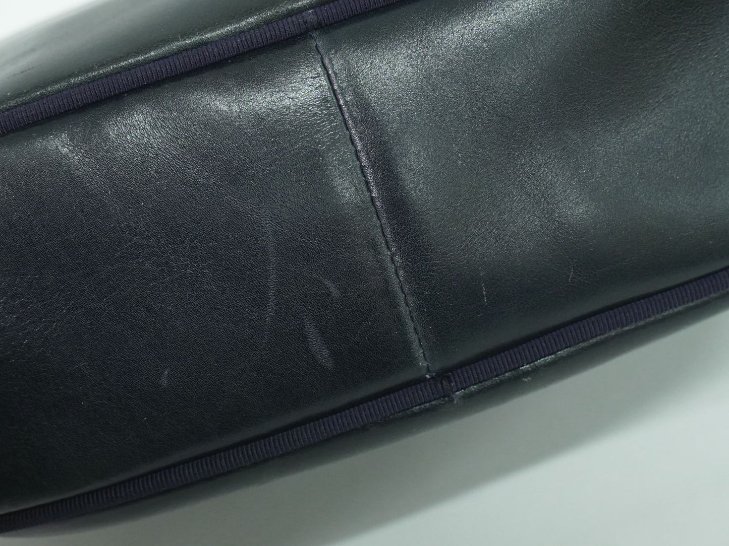Salvatore Ferragamo ヴァラ ショルダーバッグ ネイビー