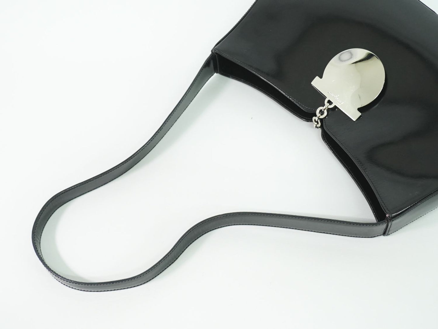 Salvatore Ferragamo ガンチーニ ショルダーバッグ ブラック