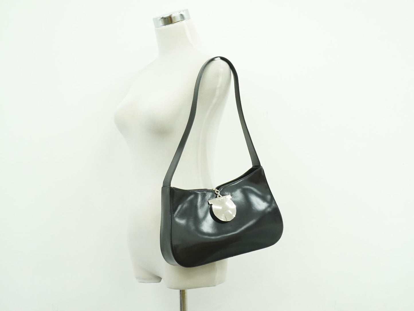 Salvatore Ferragamo ガンチーニ ショルダーバッグ ブラック