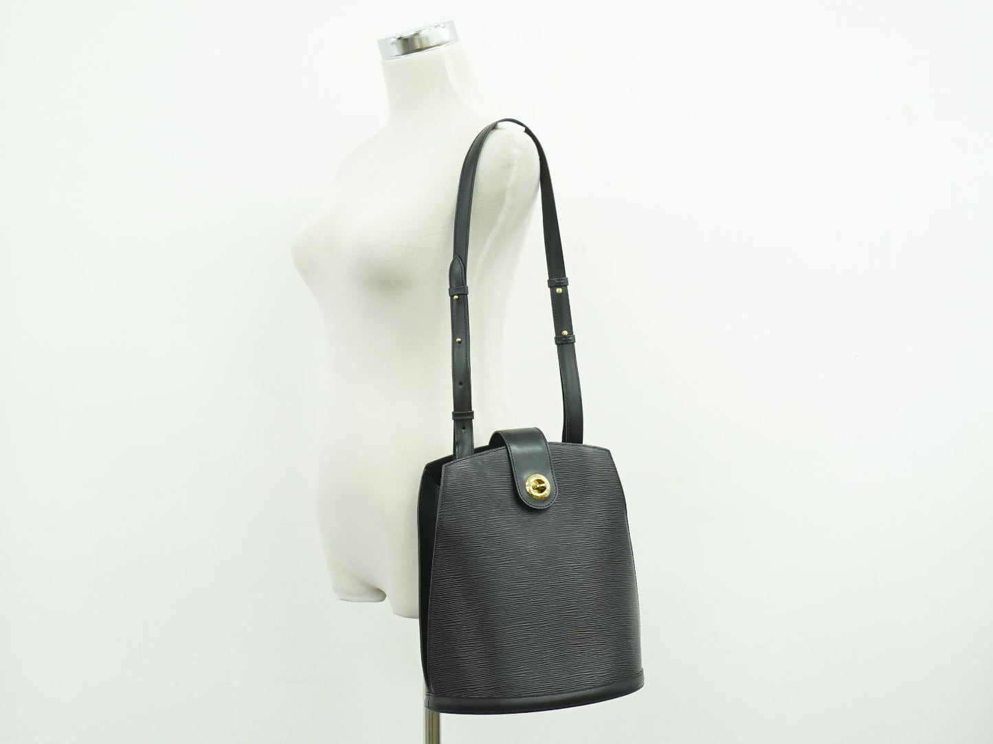 LOUIS VUITTON クリュニー エピ レザー ショルダーバッグ ノワール ブラック M52252