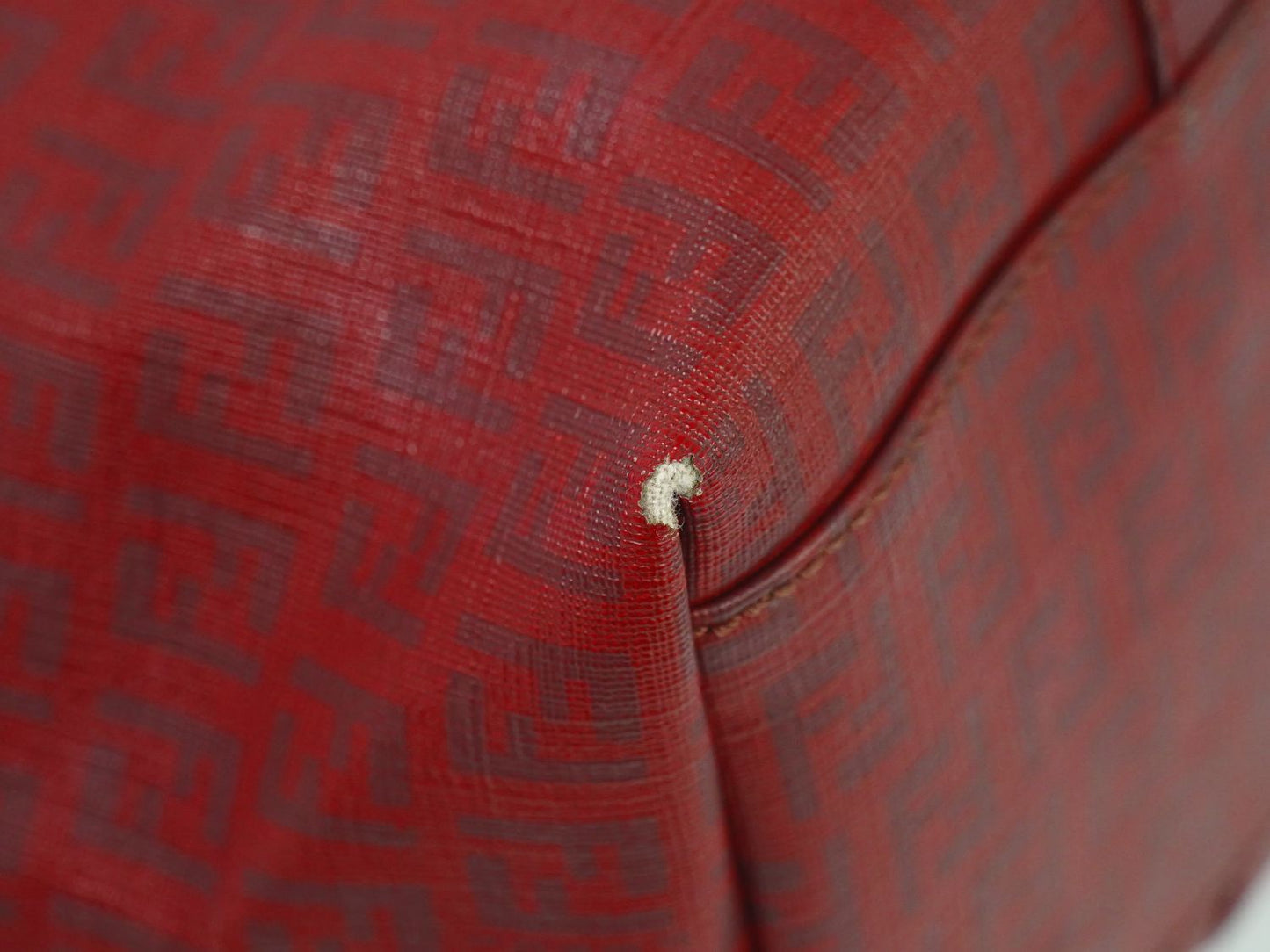 FENDI ズッキーノ ショルダーバッグ レッド 8BH215-FB5