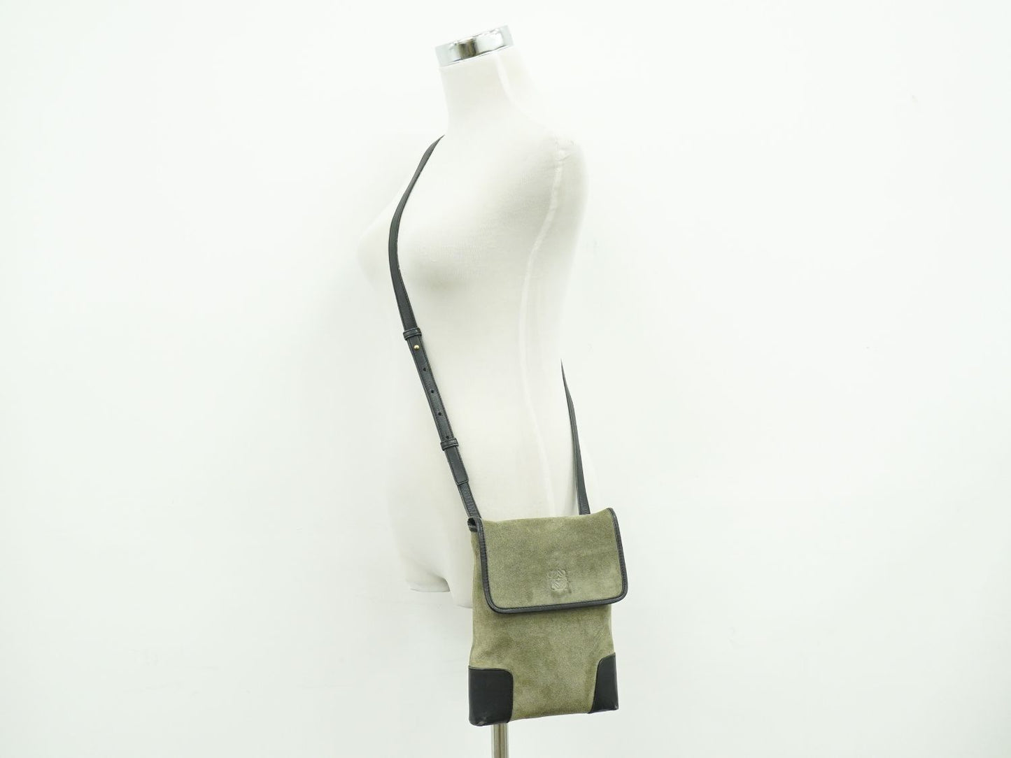 LOEWE アナグラム ショルダーバッグ カーキ