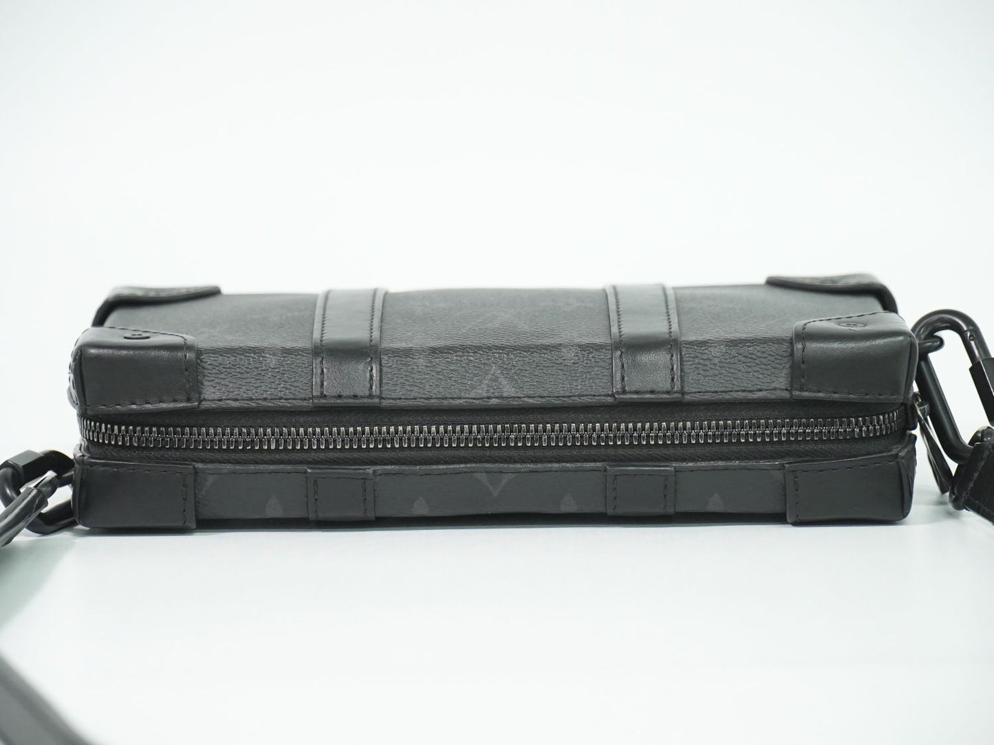 LOUIS VUITTON ソフトトランク ウォレット モノグラム エクリプス ショルダーウォレット ブラック M69838
