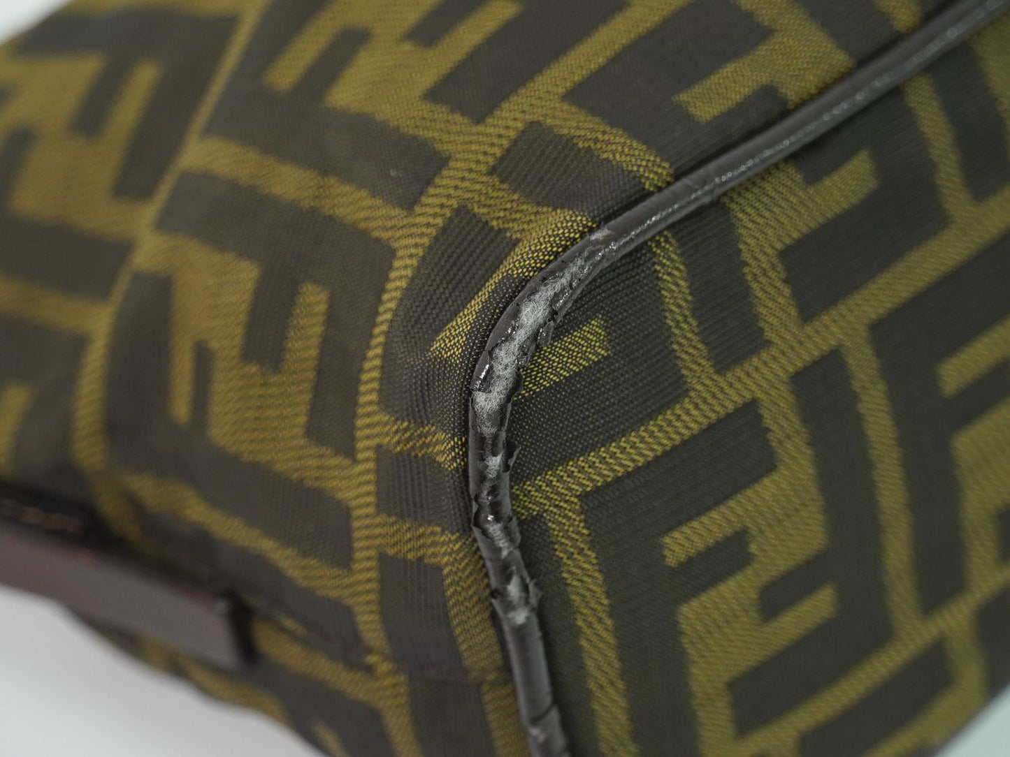 FENDI ズッカ ショルダーバッグ ブラウン