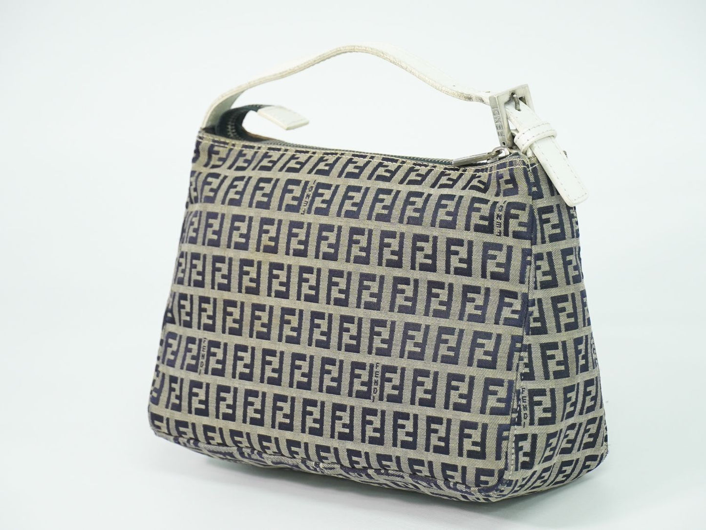 FENDI ズッキーノ ハンドバッグ グレー ネイビー 8N005