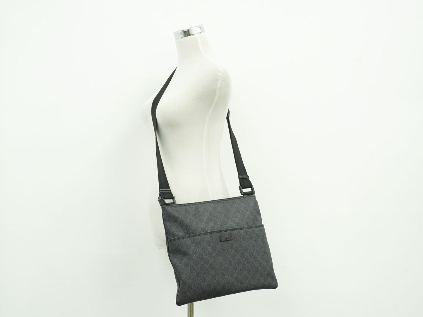 GUCCI GGスプリーム ショルダーバッグ ブラック 162904