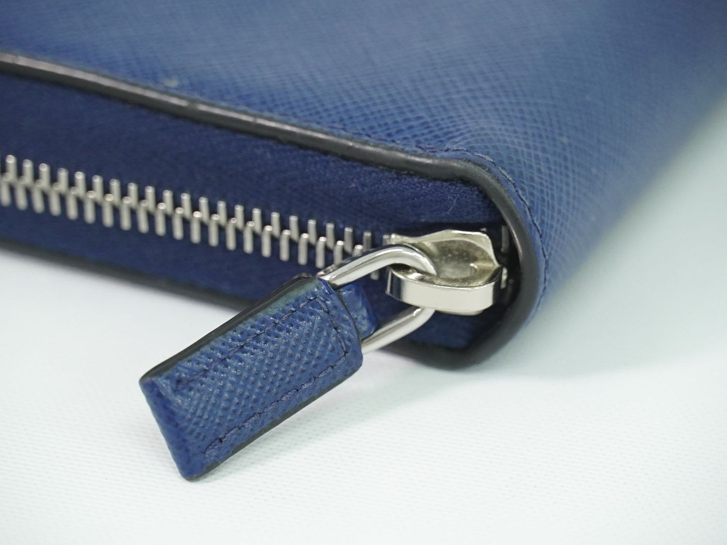 PRADA レザー 長財布 ブルー