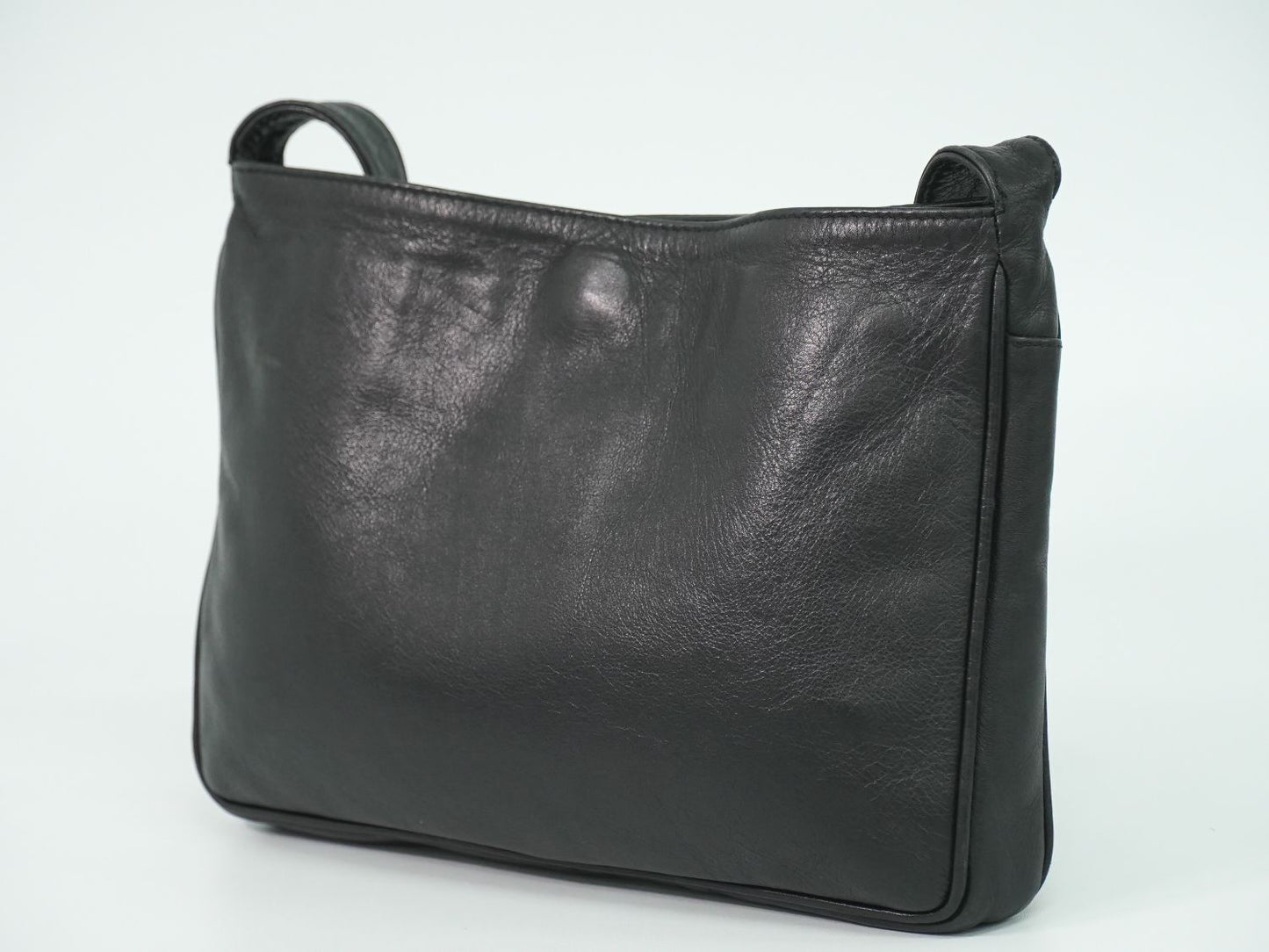 FENDI ロゴ ショルダーバッグ ブラック