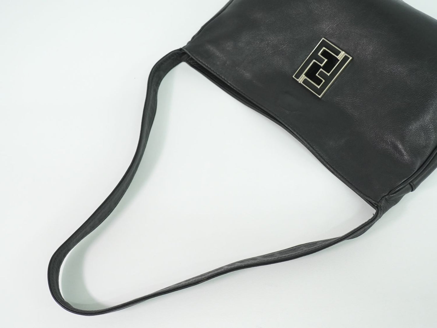 FENDI ロゴ ショルダーバッグ ブラック