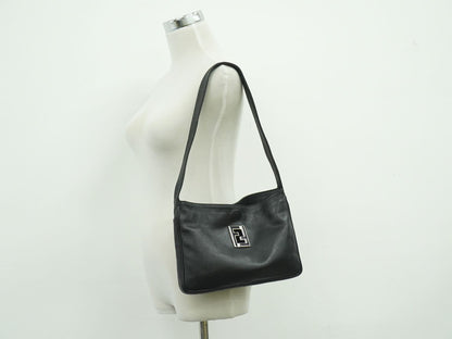 FENDI ロゴ ショルダーバッグ ブラック