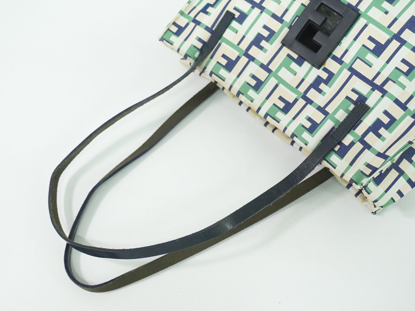 FENDI ズッカ ショルダーバッグ マルチカラー