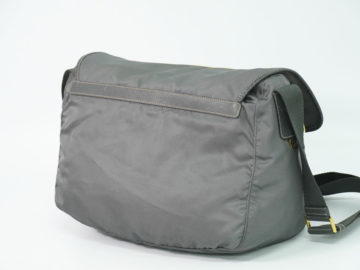 PRADA メッセンジャーバッグ グレー