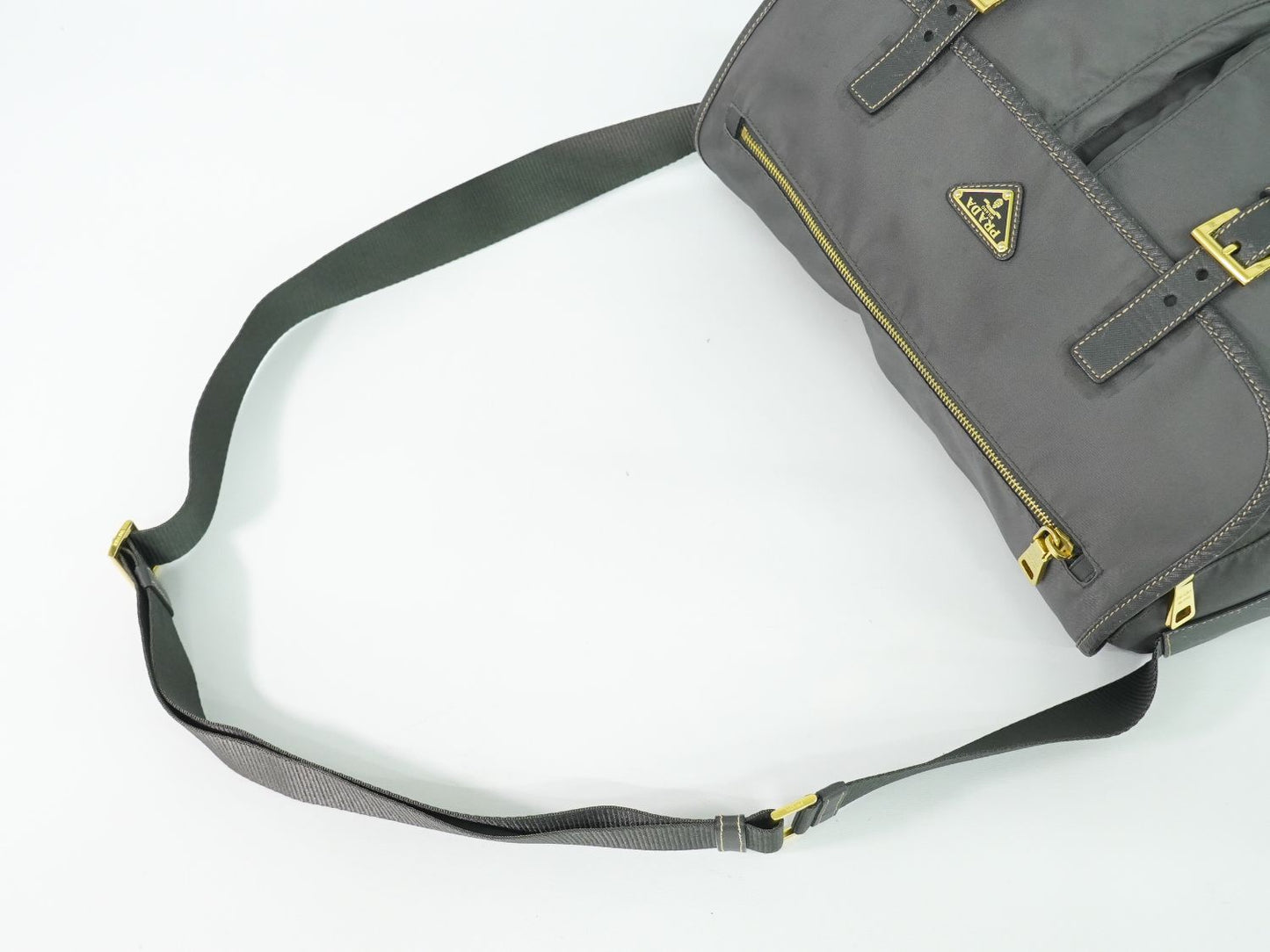 PRADA メッセンジャーバッグ グレー
