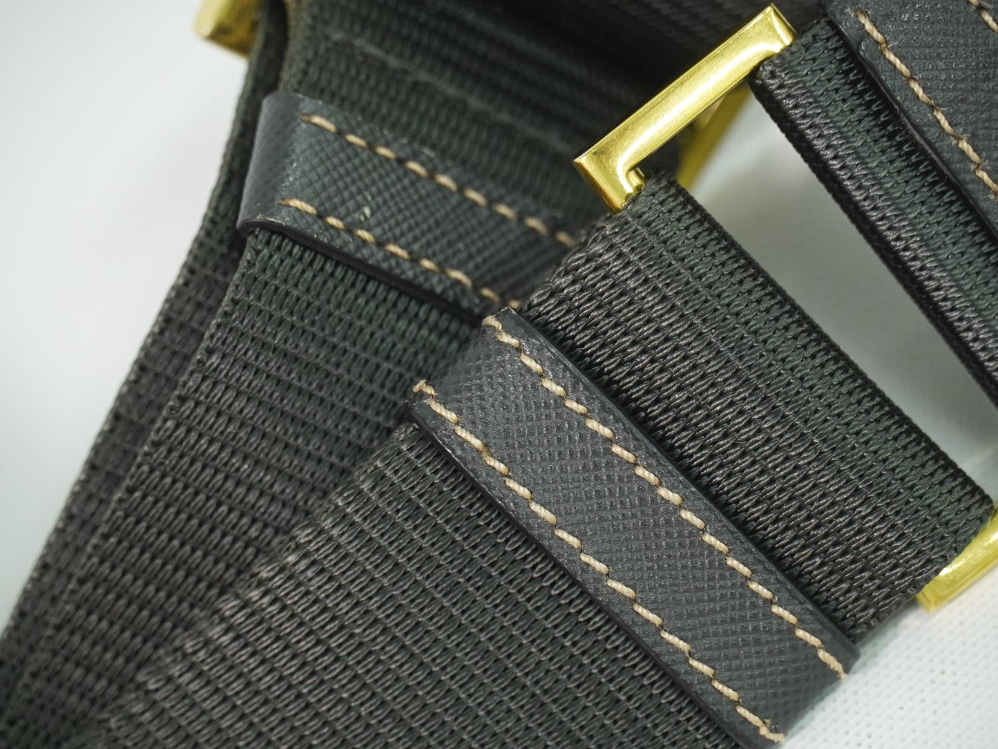 PRADA メッセンジャーバッグ グレー