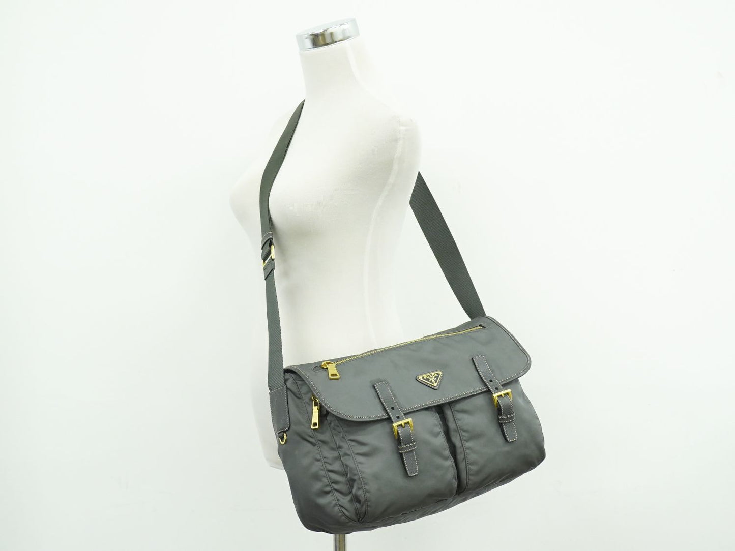PRADA メッセンジャーバッグ グレー