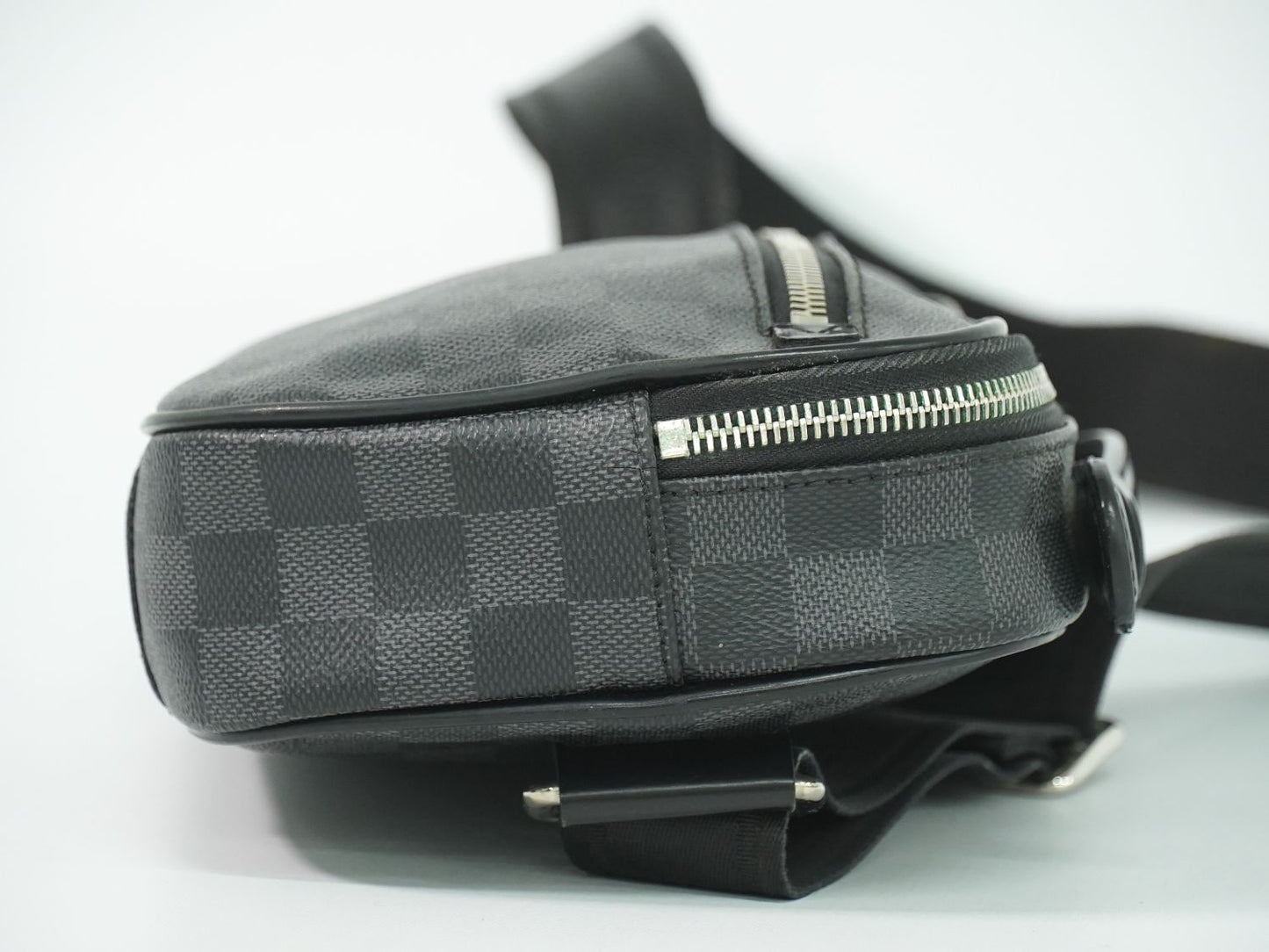 LOUIS VUITTON アンブレール ダミエ グラフィット ボディバッグ ブラック グレー N41289