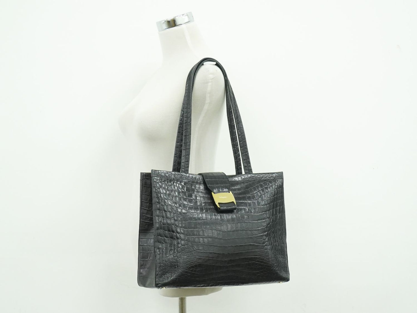Salvatore Ferragamo ヴァラ ショルダーバッグ ブラック
