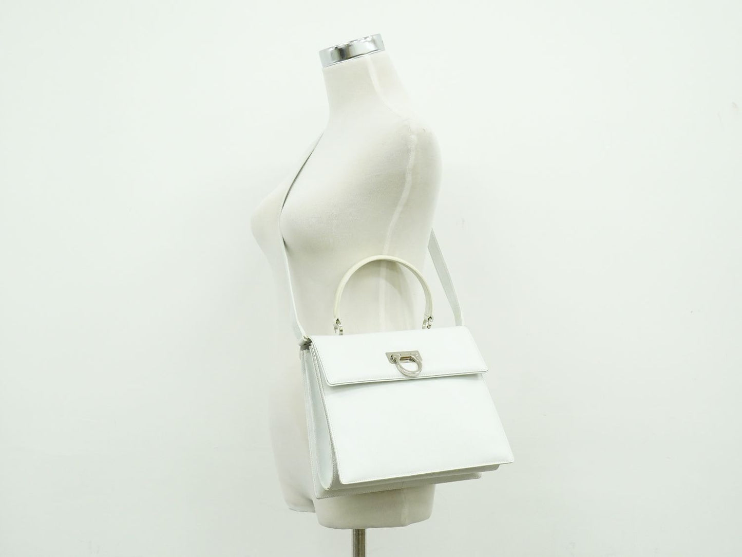 Salvatore Ferragamo ガンチーニ 2WAY ショルダーバッグ ホワイト
