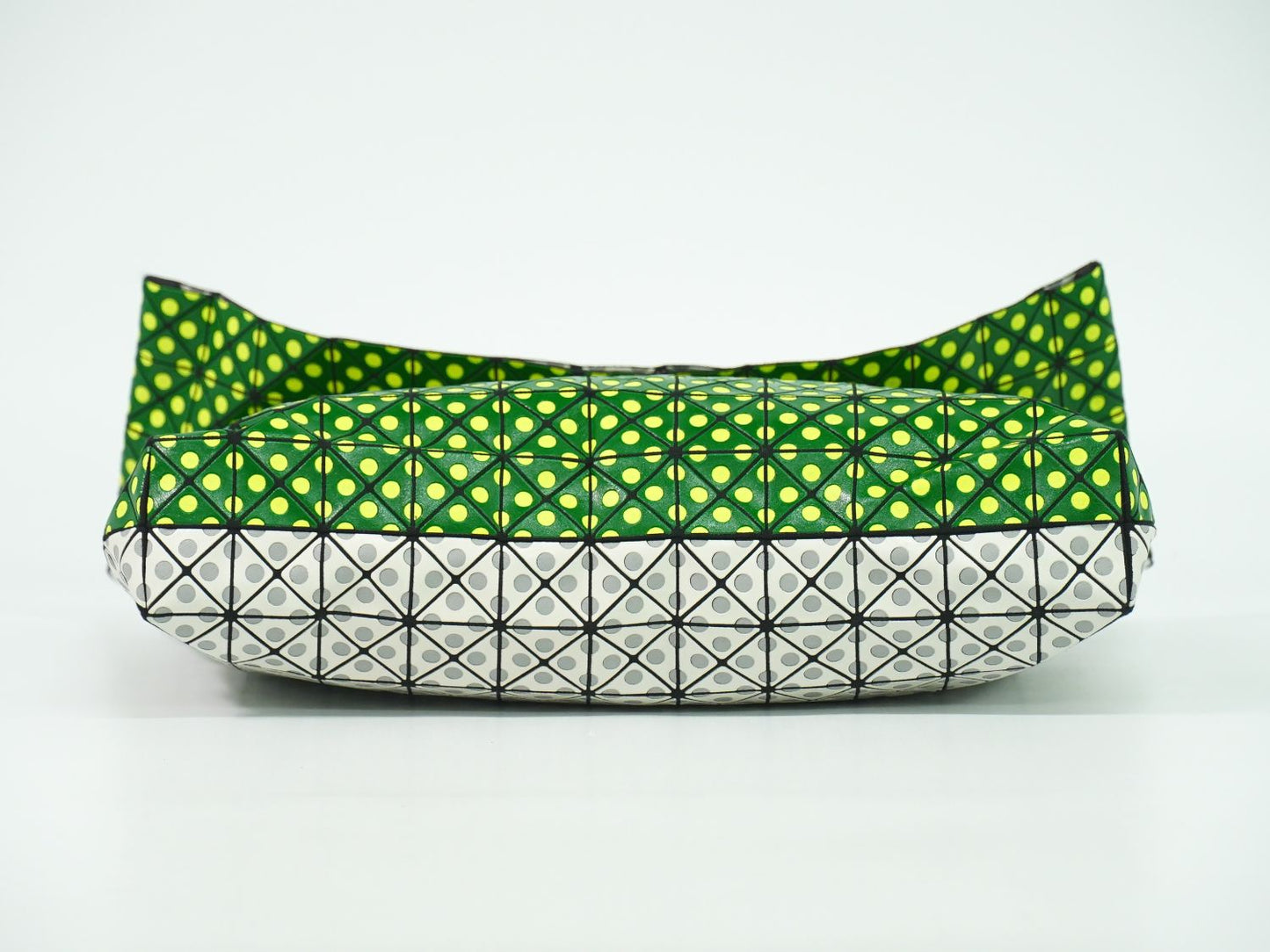 BAOBAO ISSEY MIYAKE ドット クラッチバッグ グリーン ホワイト