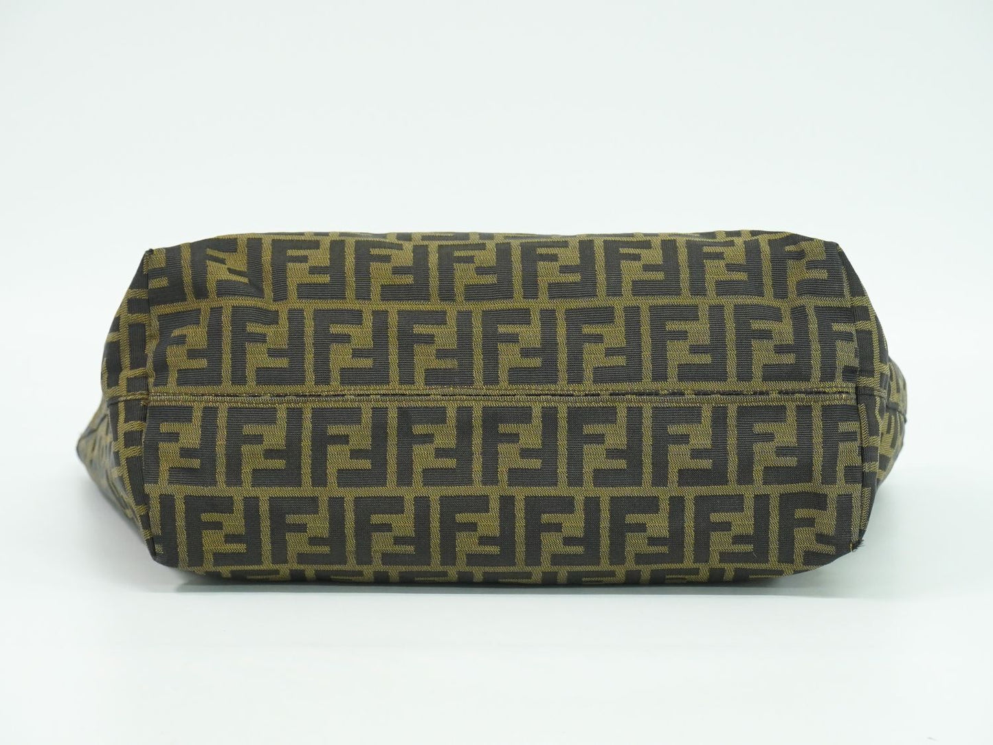 FENDI ズッカ ショルダーバッグ ブラウン