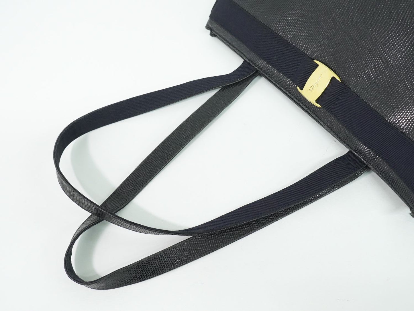 Salvatore Ferragamo ヴァラ ショルダーバッグ ブラック
