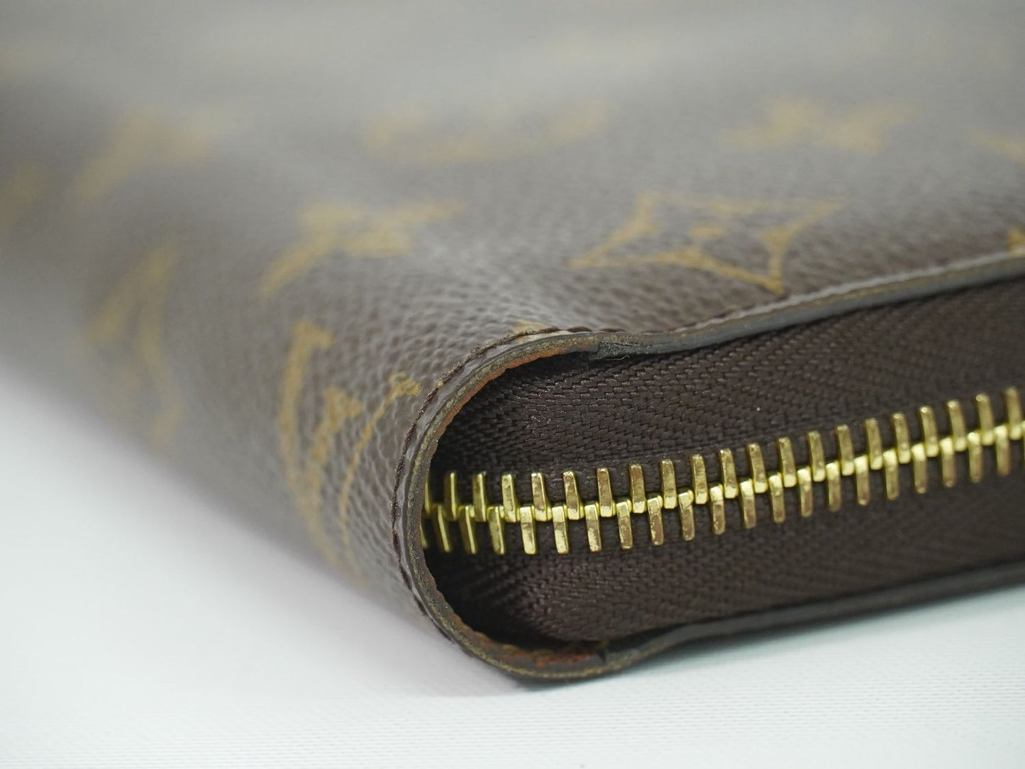 LOUIS VUITTON 新型 ジッピーウォレット モノグラム ラウンドファスナー 長財布 M42616