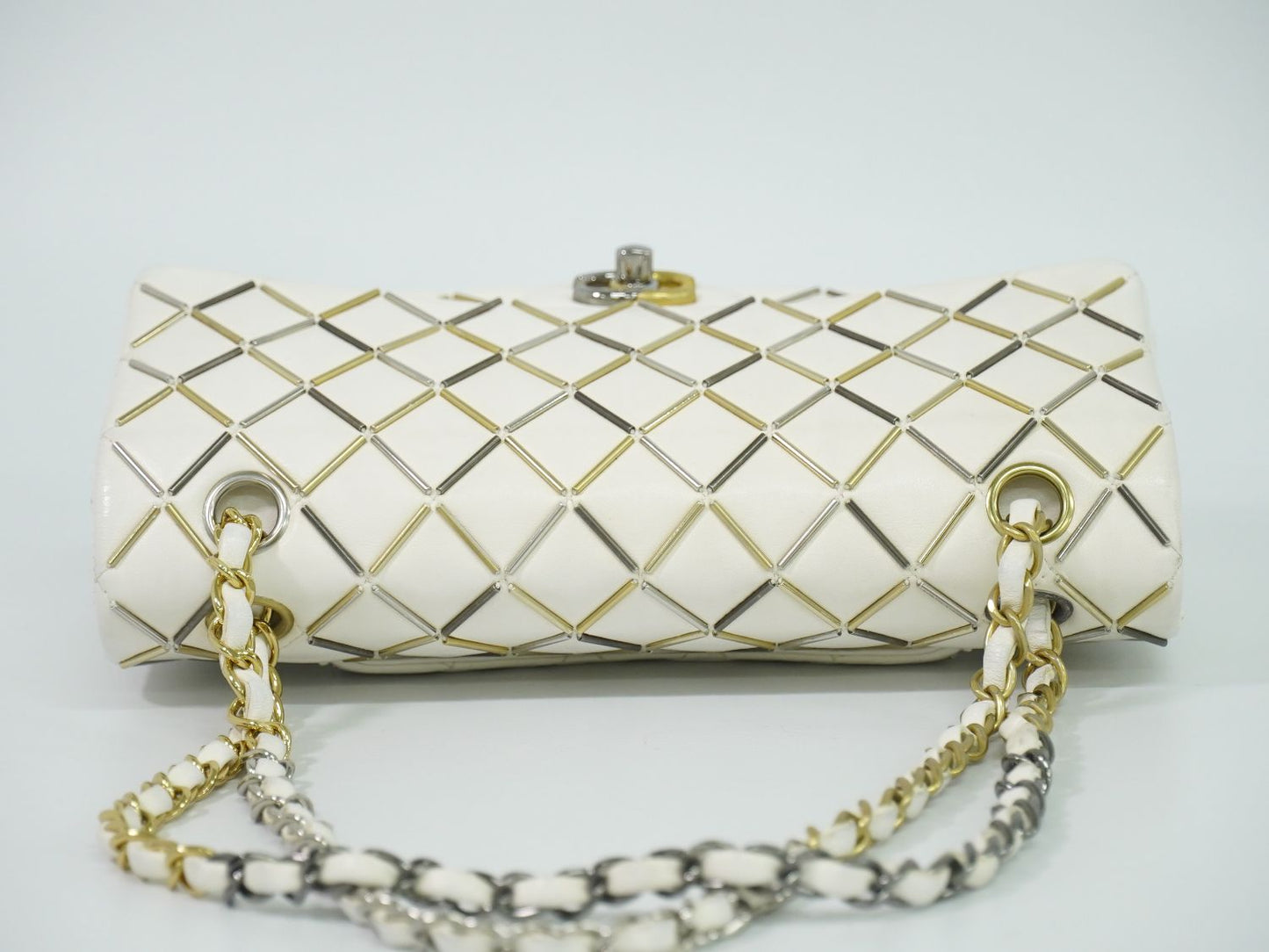 CHANEL ココマーク マトラッセ ダブルフラップ チェーン ショルダーバッグ ホワイト