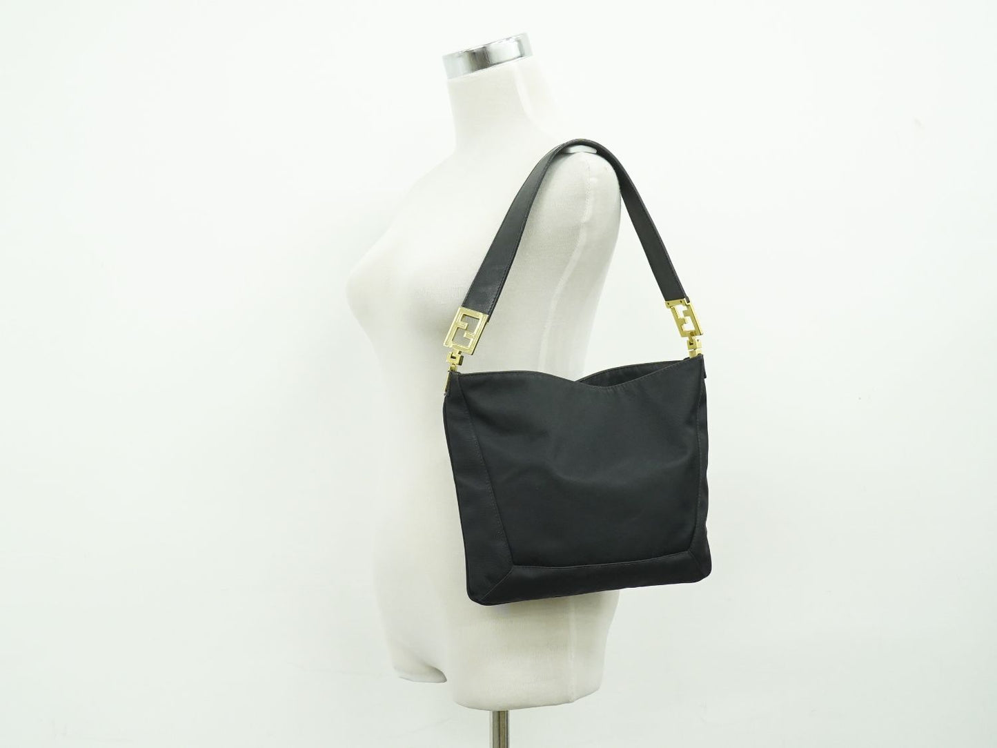 FENDI ショルダーバッグ ブラック