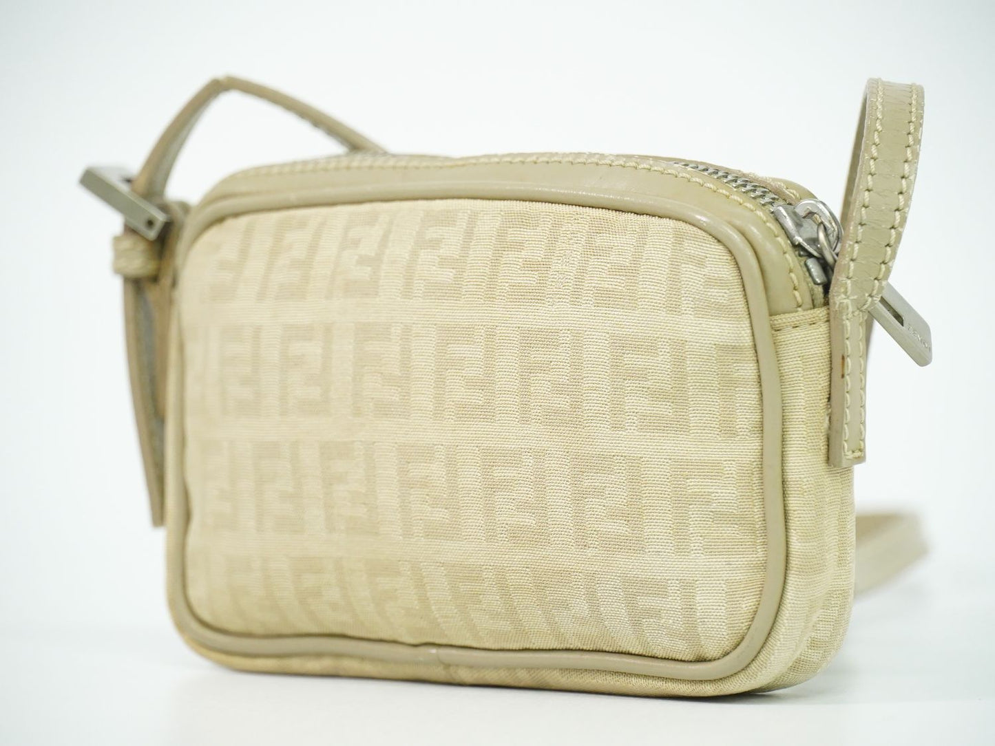 FENDI ズッキーノ ショルダーバッグ ベージュ 8BT029
