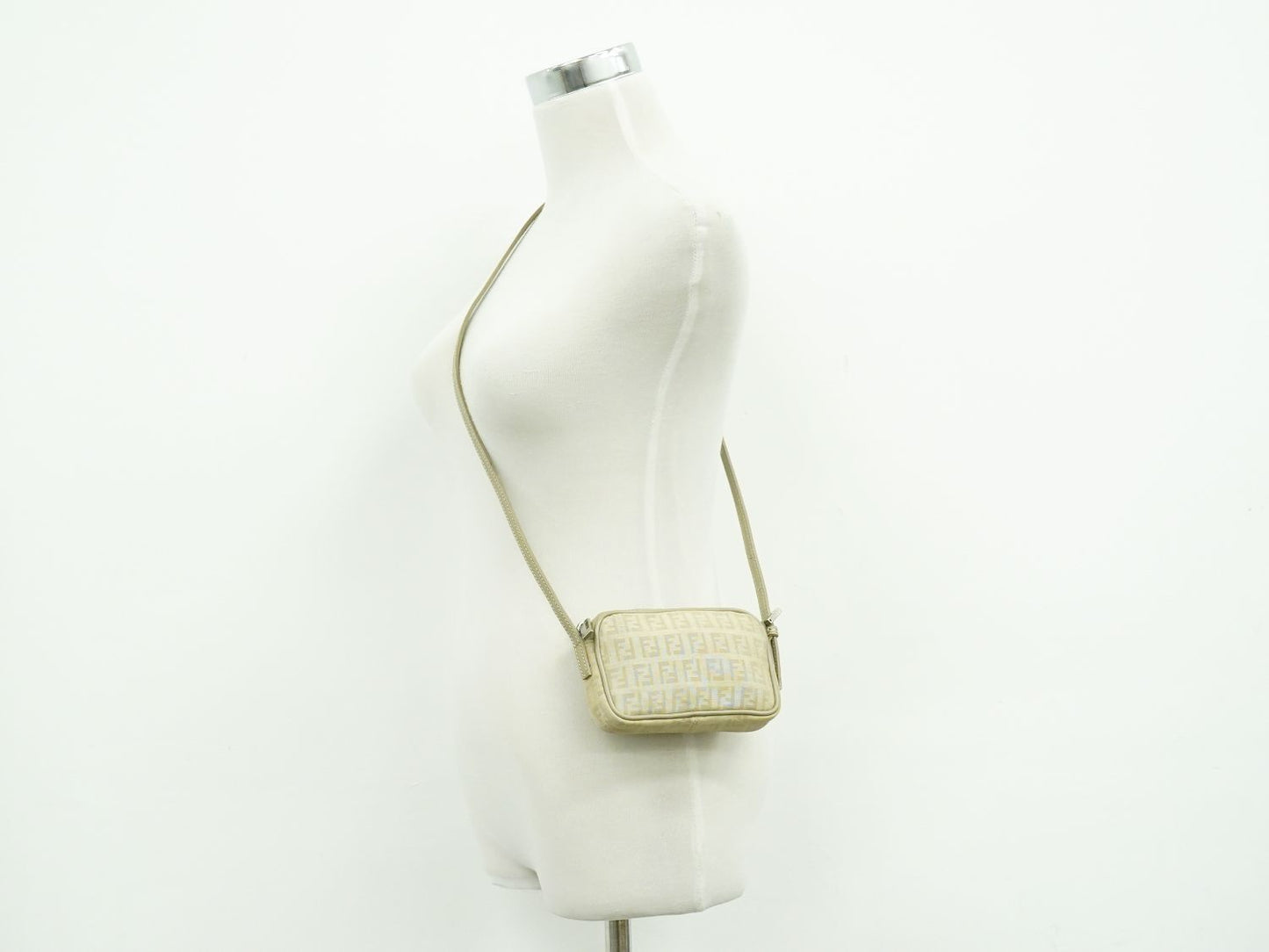 FENDI ズッキーノ ショルダーバッグ ベージュ 8BT029