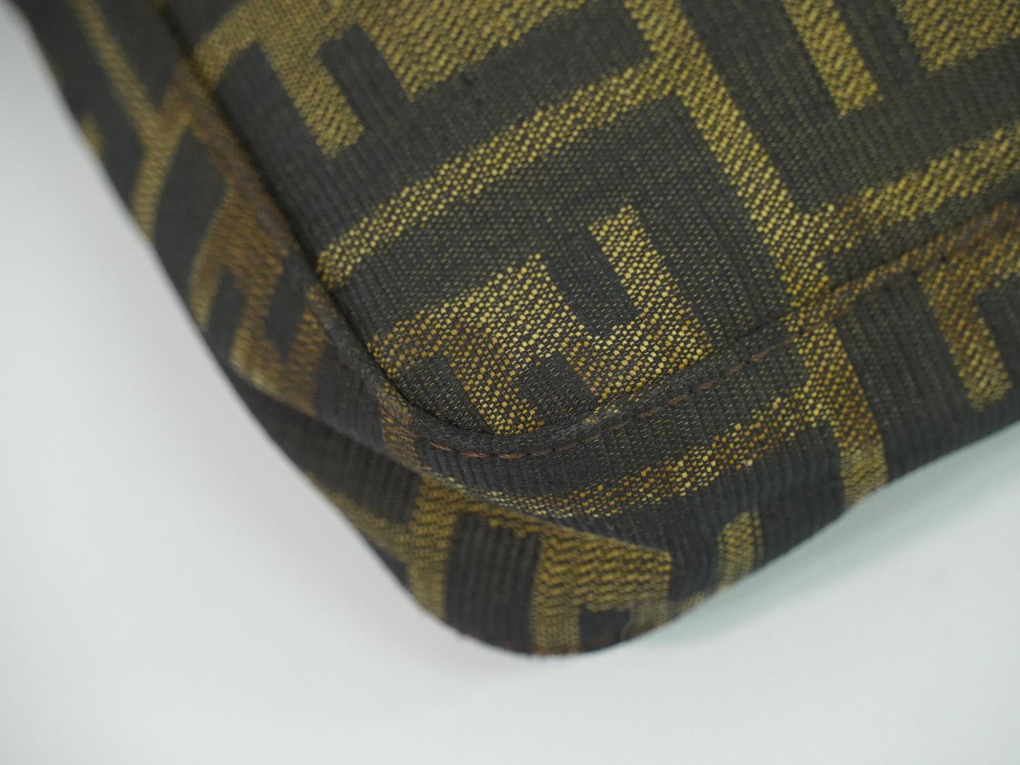 FENDI ズッカ ショルダーバッグ ブラウン