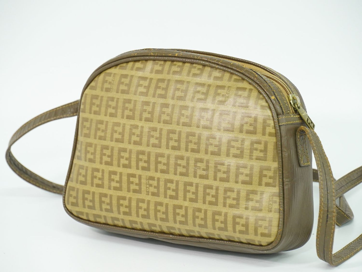 FENDI ズッカ ショルダーバッグ ブラウン